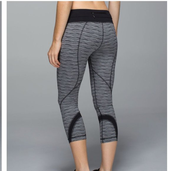 lululemon athletica Pants - lululemon Run: Inspire Crop II Textured Wave Black Silver Spoon / Black Size 6